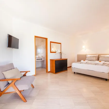 Serena - Com Piscina Aquecivel E Barbecue Em Albufeira