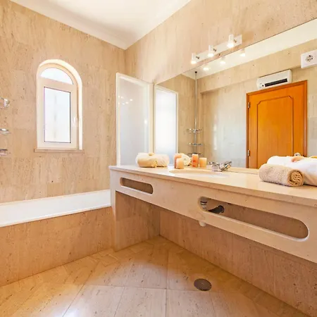 Serena - Com Piscina Aquecivel E Barbecue Em Albufeira 기아