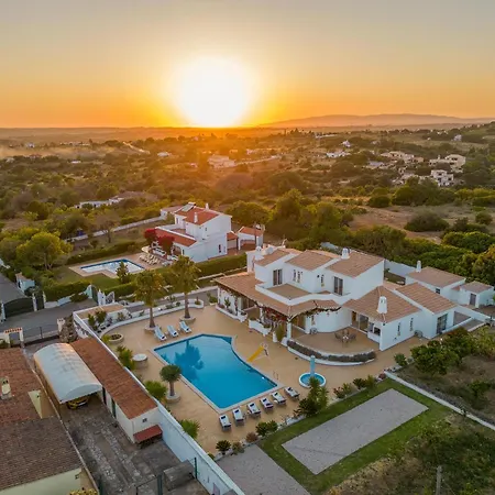 Serena - Com Piscina Aquecivel E Barbecue Em Albufeira *